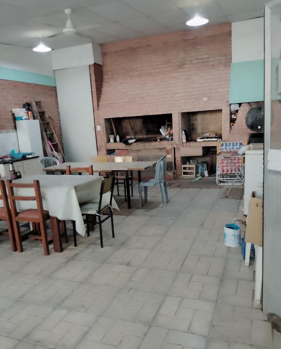 Oportunidad Casa Quinta en Barrio Caima en Excelente Estado 3