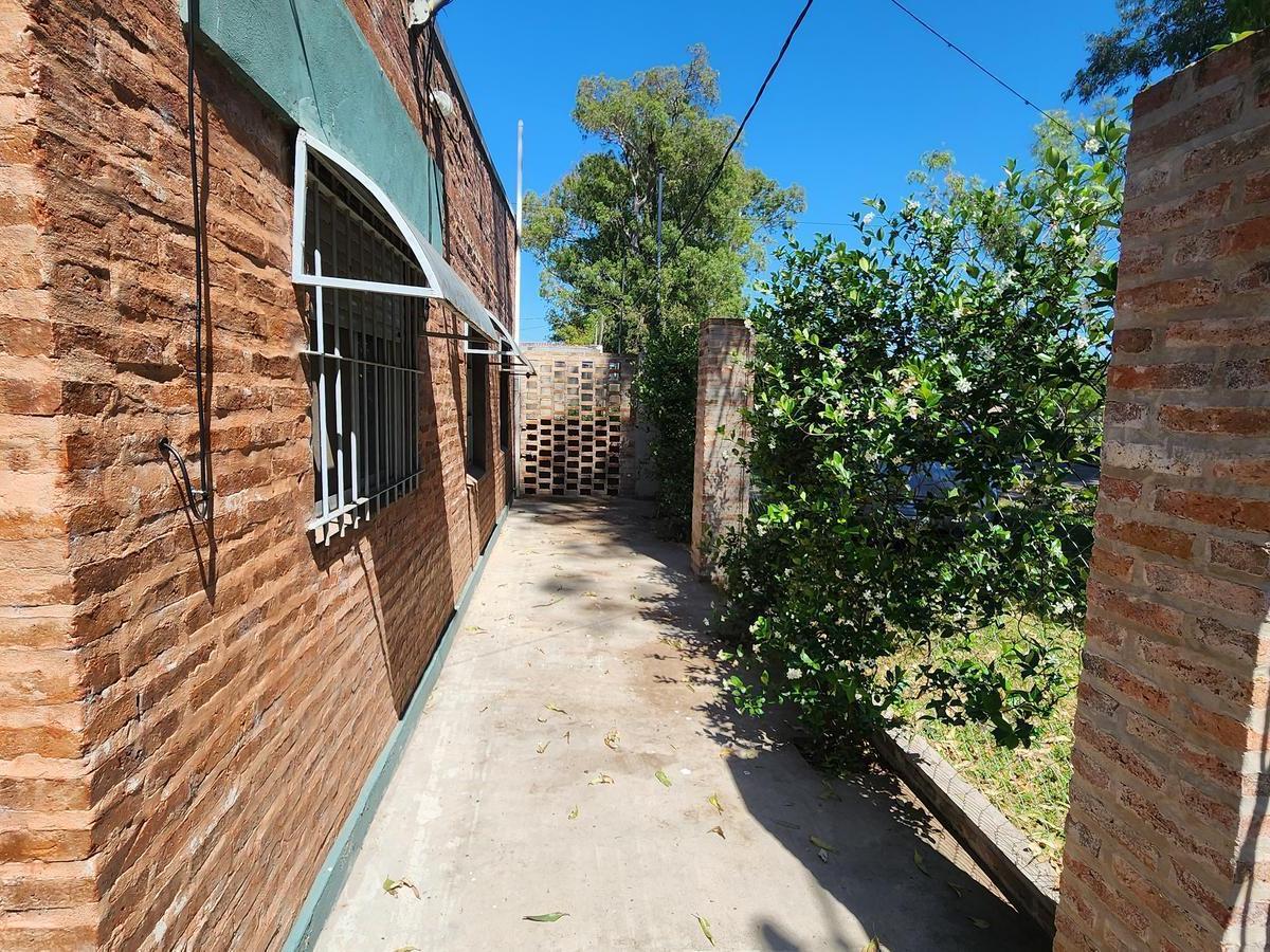 Oportunidad Casa Quinta en Barrio Caima en Excelente Estado 2
