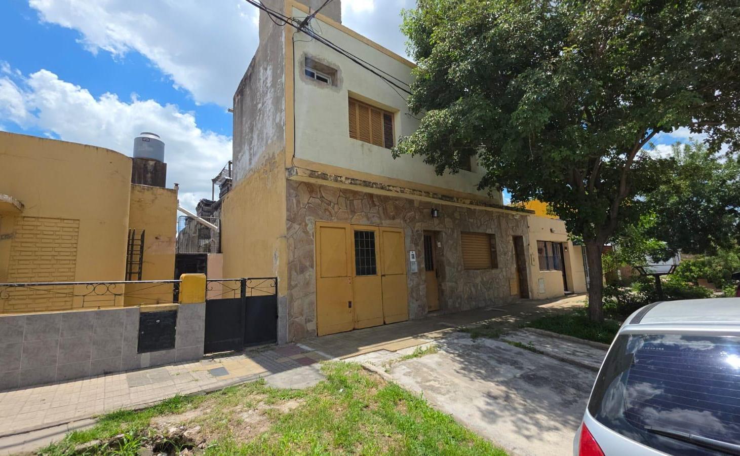 Se vende casa a refaccionar 300mts de Av. Gral Paz