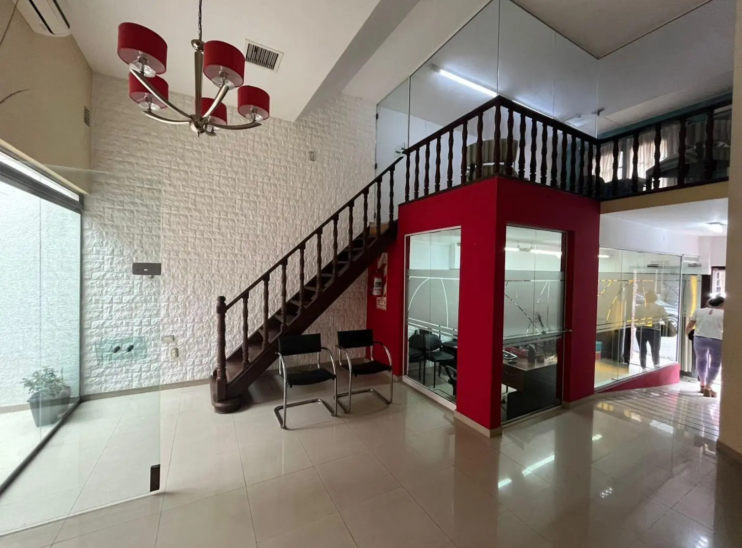 Casa en alquiler en pleno centro — Ideal para oficinas o consultorios 2