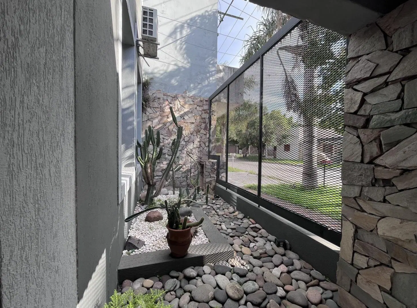 En venta casa moderna a metros de la costanera santafesina !! 4