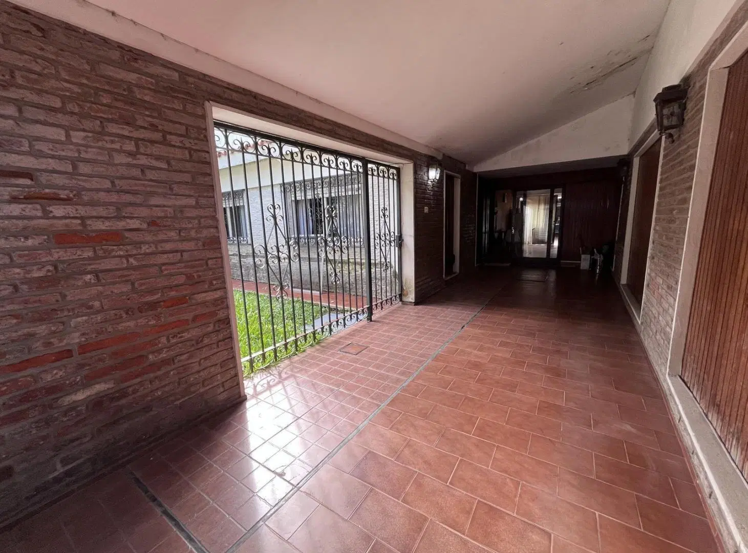 Casa en venta de 4 dorm. a 100 mts de Gral. Paz !! 4