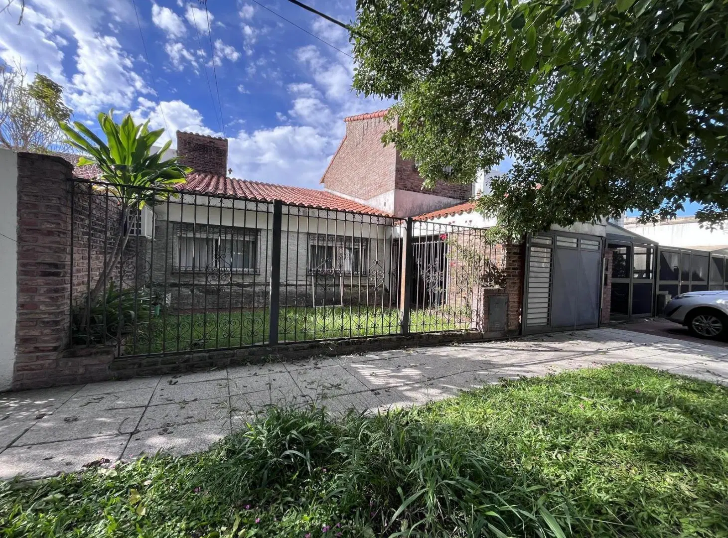 Casa en venta de 4 dorm. a 100 mts de Gral. Paz !! 5