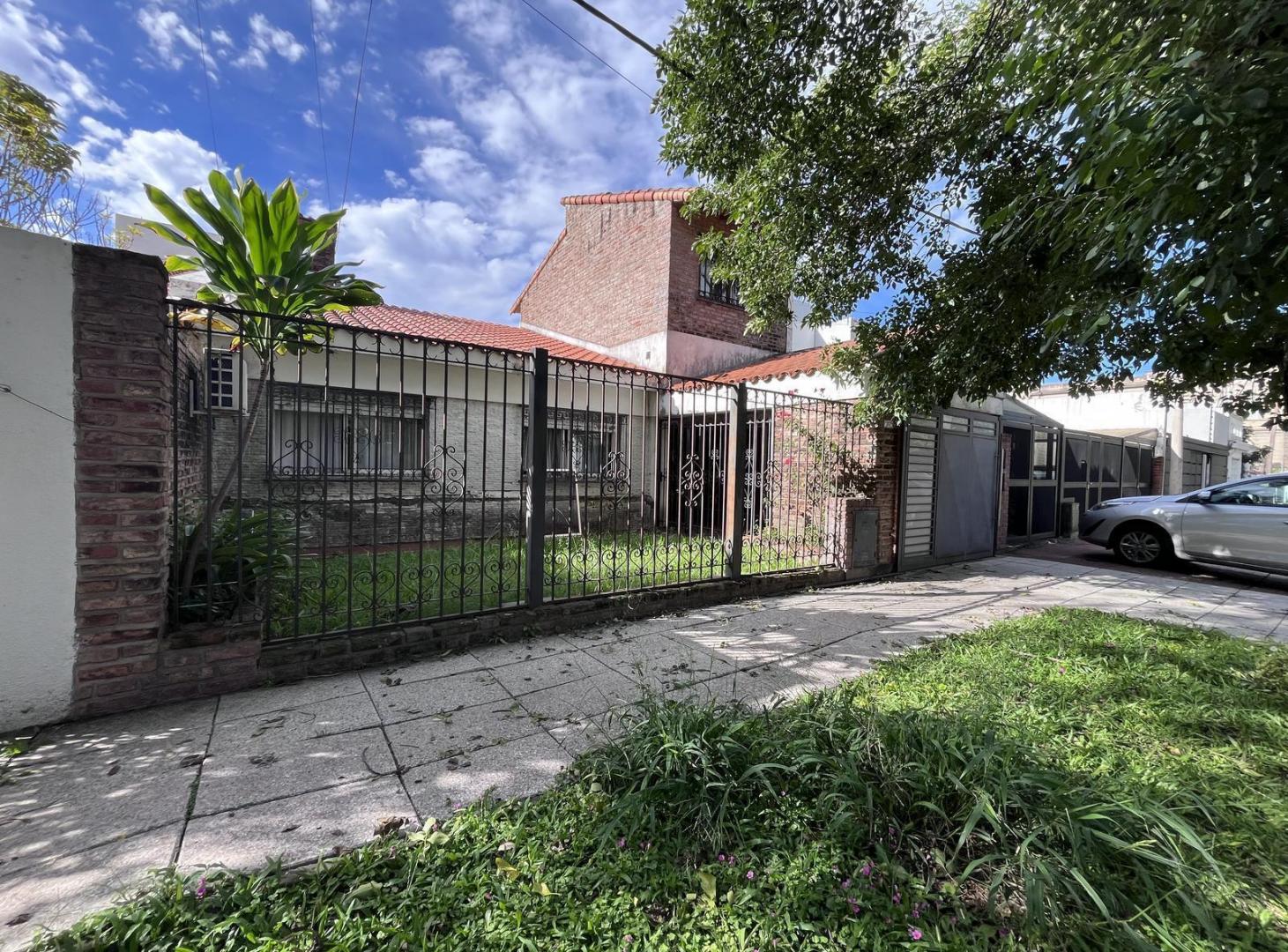 Casa en venta de 4 dorm. a 100 mts de Gral. Paz !!