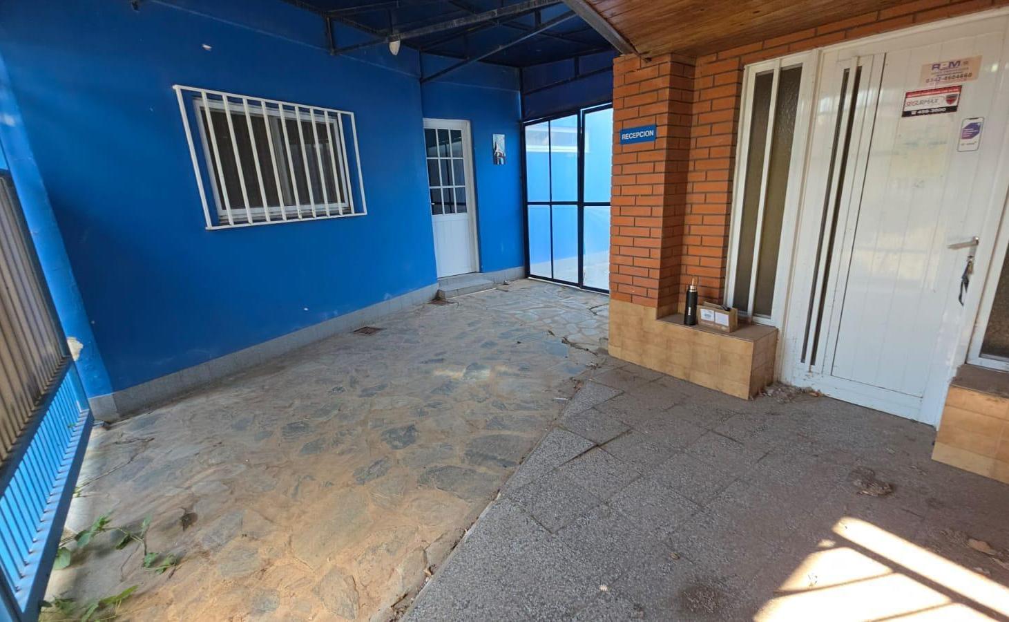 Complejo de 3 salones con pileta climatizada y Casa de 3 dormitorios