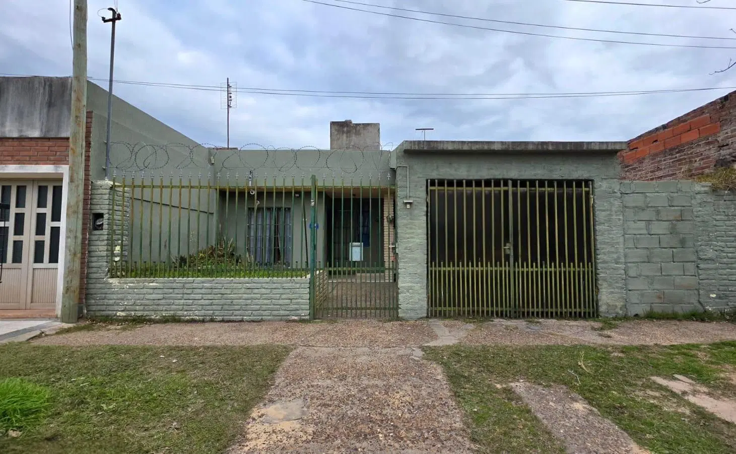 Casa 3 dormitorios a mts de Aristobulo del Valle 2