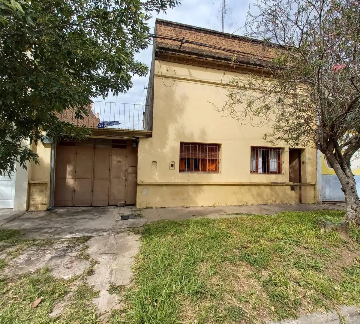 Casa a refaccionar con amplio terreno en Santa Fe 4