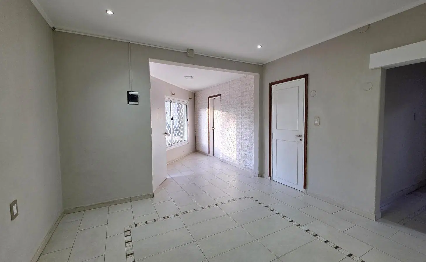 Impecable Casa 2 Dorm c/Cochera y Patio en venta en barrio Sargento Cabral!! 4