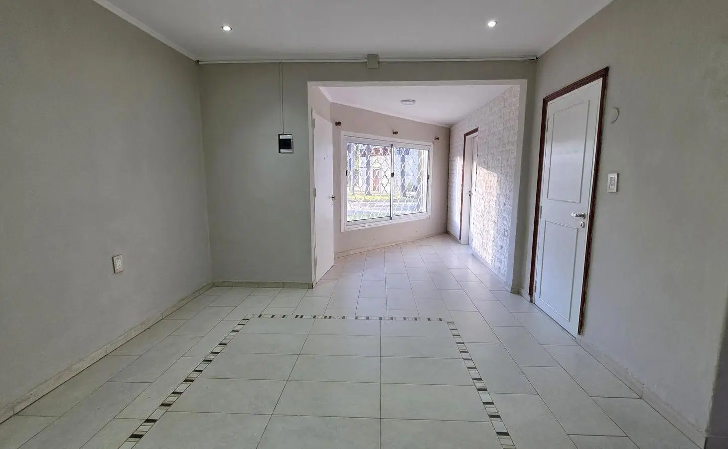 Impecable Casa 2 Dorm c/Cochera y Patio en venta en barrio Sargento Cabral!! 3
