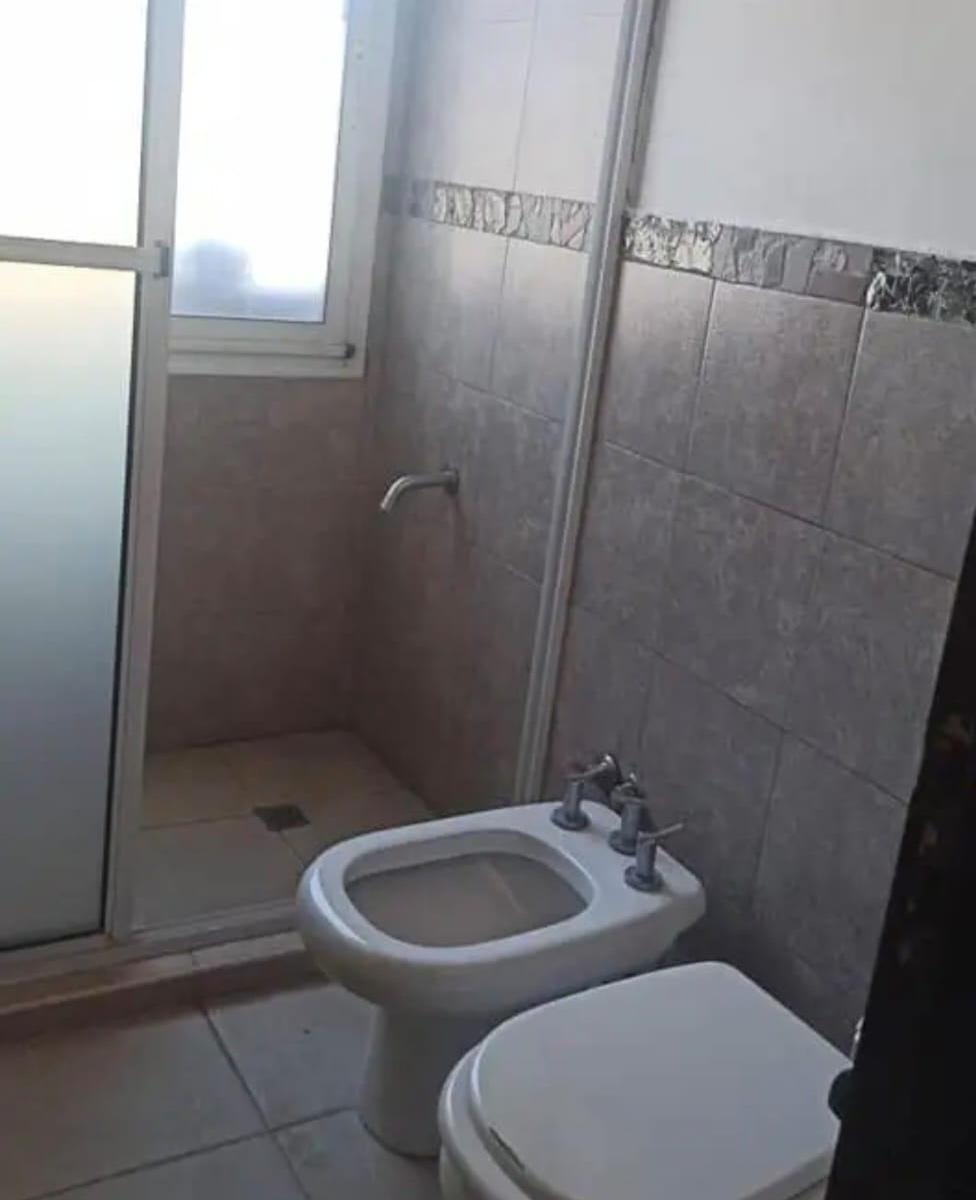 Vendo - Casa Para Uso Comercial (Hospedaje/oficinas/consultorios) 1