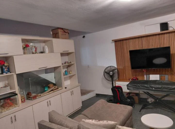 VENTA DE CASA DE DOS PLANTAS EN PARQUE VELEZ SARSFIELD 4