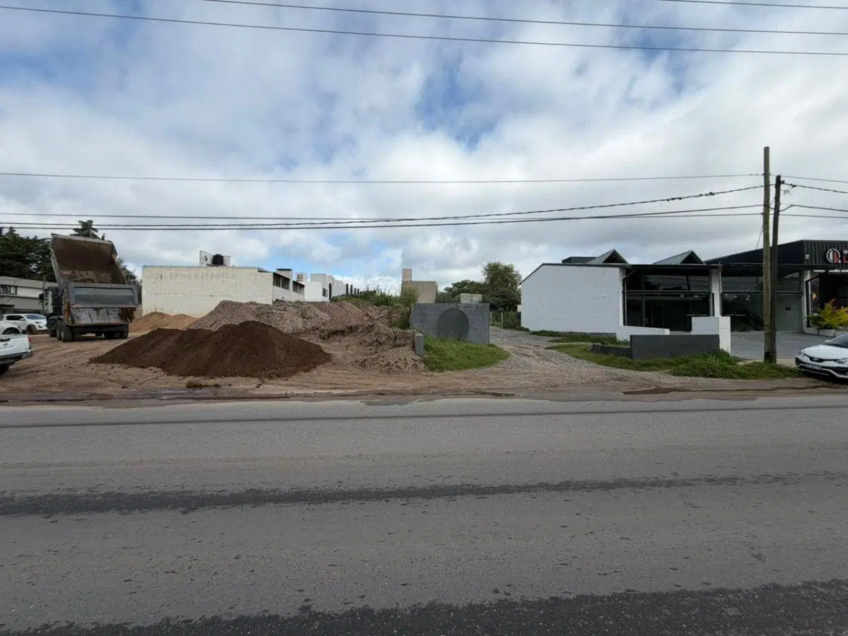 Vendo Unico Lote en Av Intercountry 3
