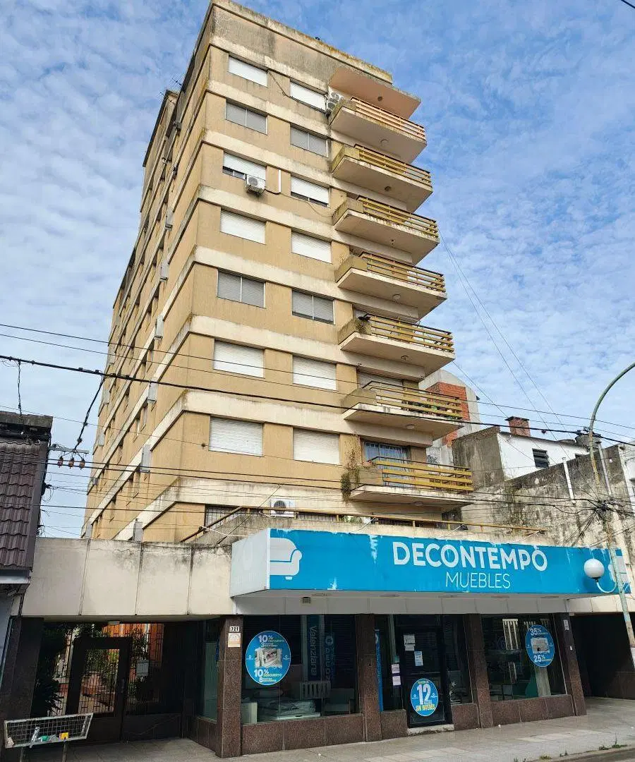 Amplio 3 ambientes con vista en excelente ubicación - ¡precio inmejorable! 1