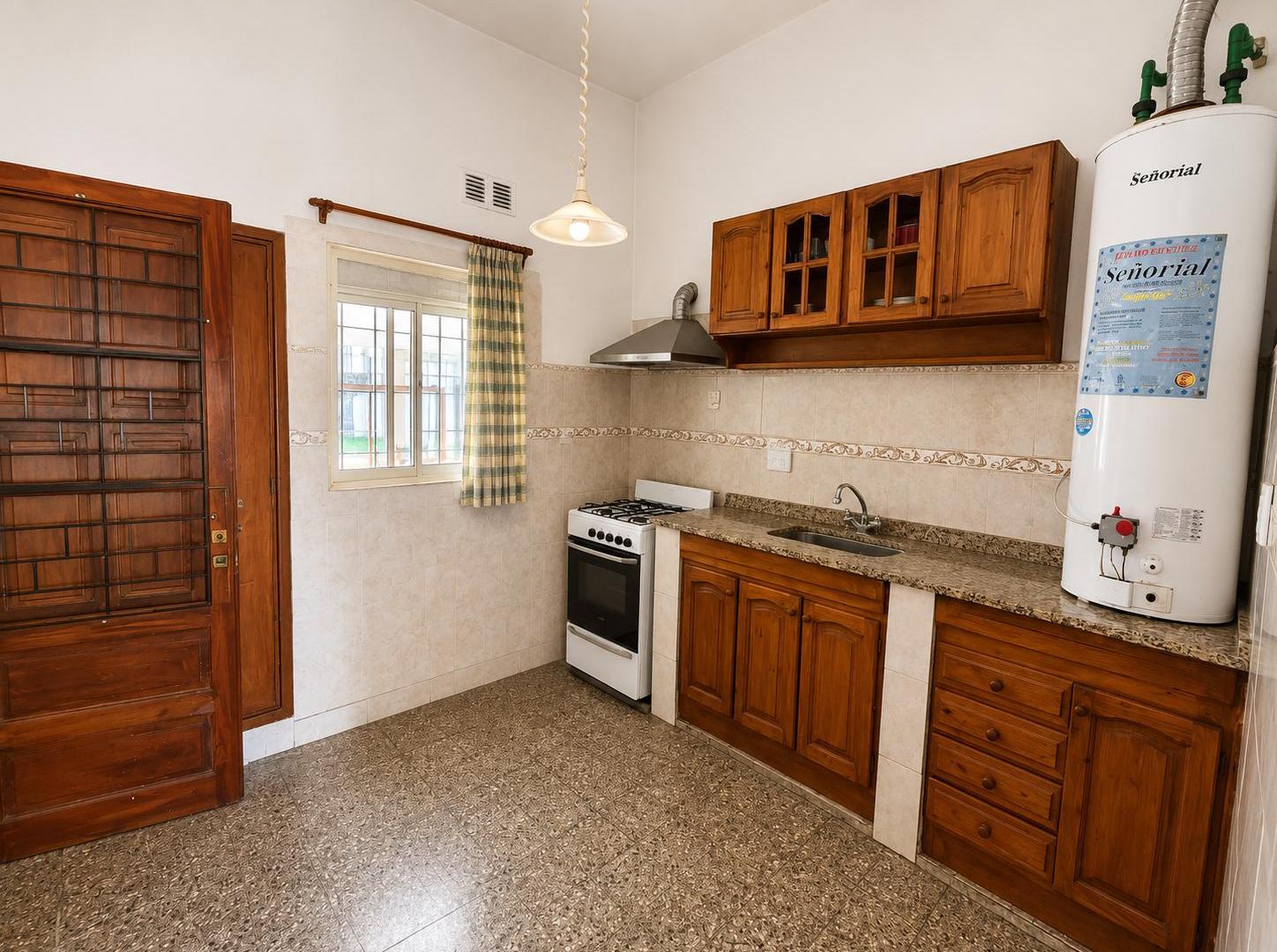 Foto de Amplia casa con garaje y patio en venta, imagen 5