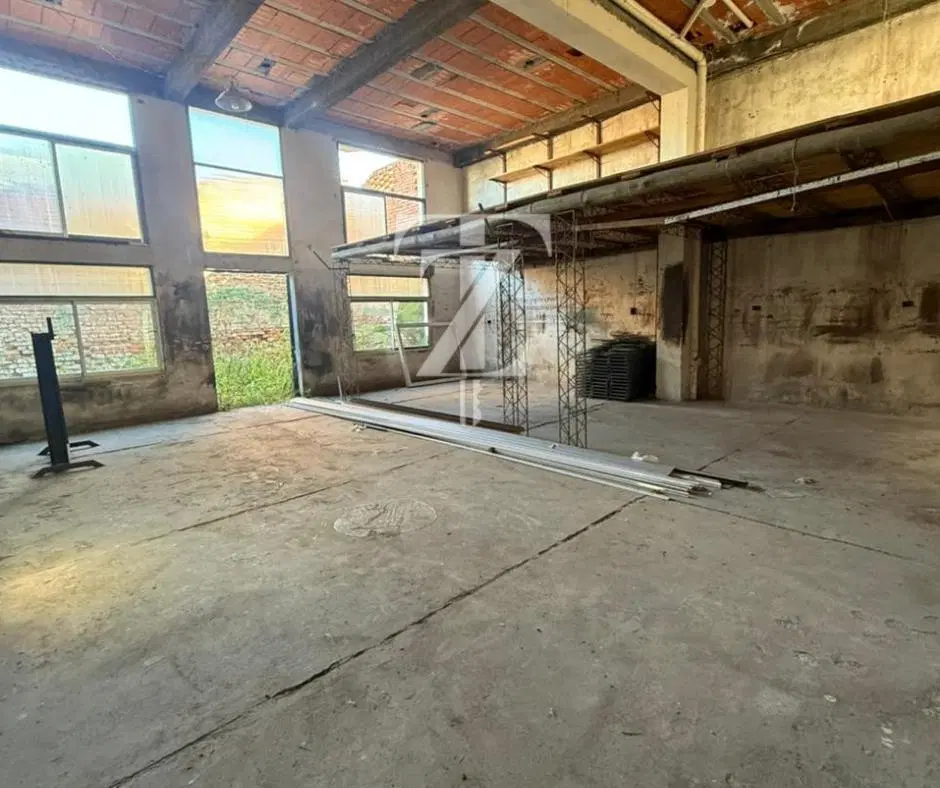 Local Comercial en calle Santiago del Estero 5