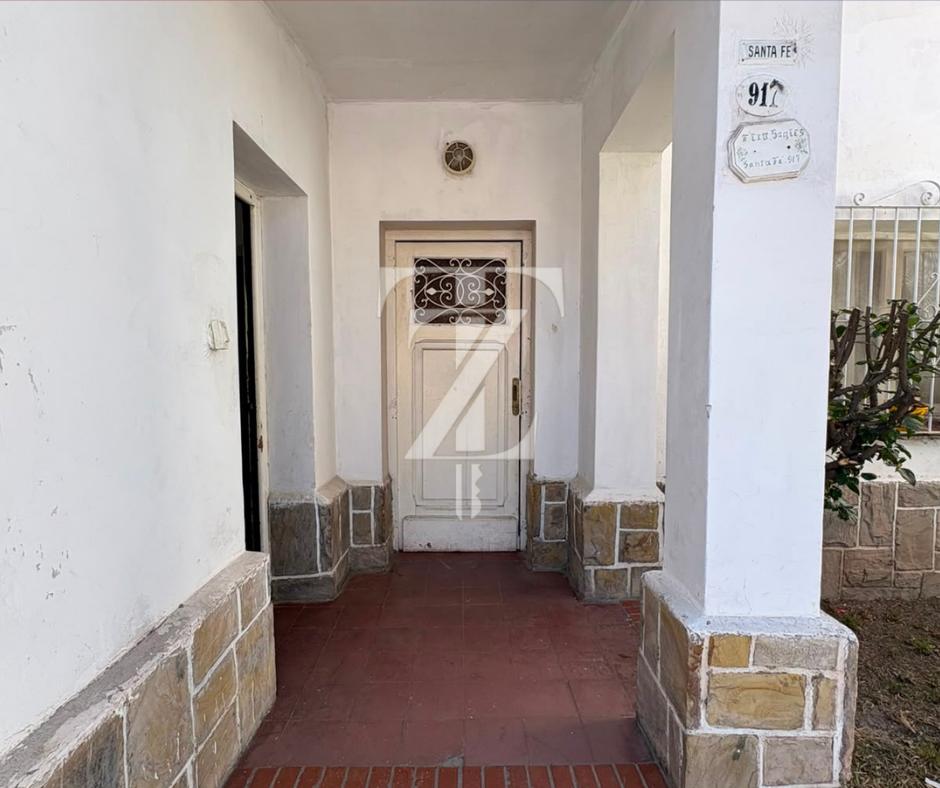 Foto de Casa con division PH. en calle Santa Fe al 900., imagen 2