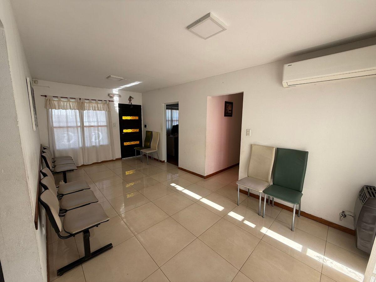Foto de Propiedad apta para consultorios o vivienda, imagen 1