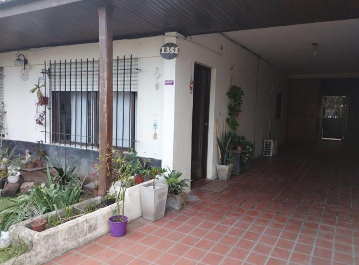 VENTA  CHALET + 2 DEPARTAMENTOS OPORT. ITUZAINGÓ 3