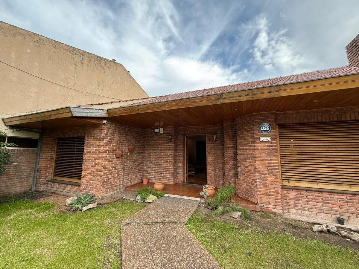VENTA HERMOSA CASA 6 AMBIENTES JARDIN V LUZURIAGA 5