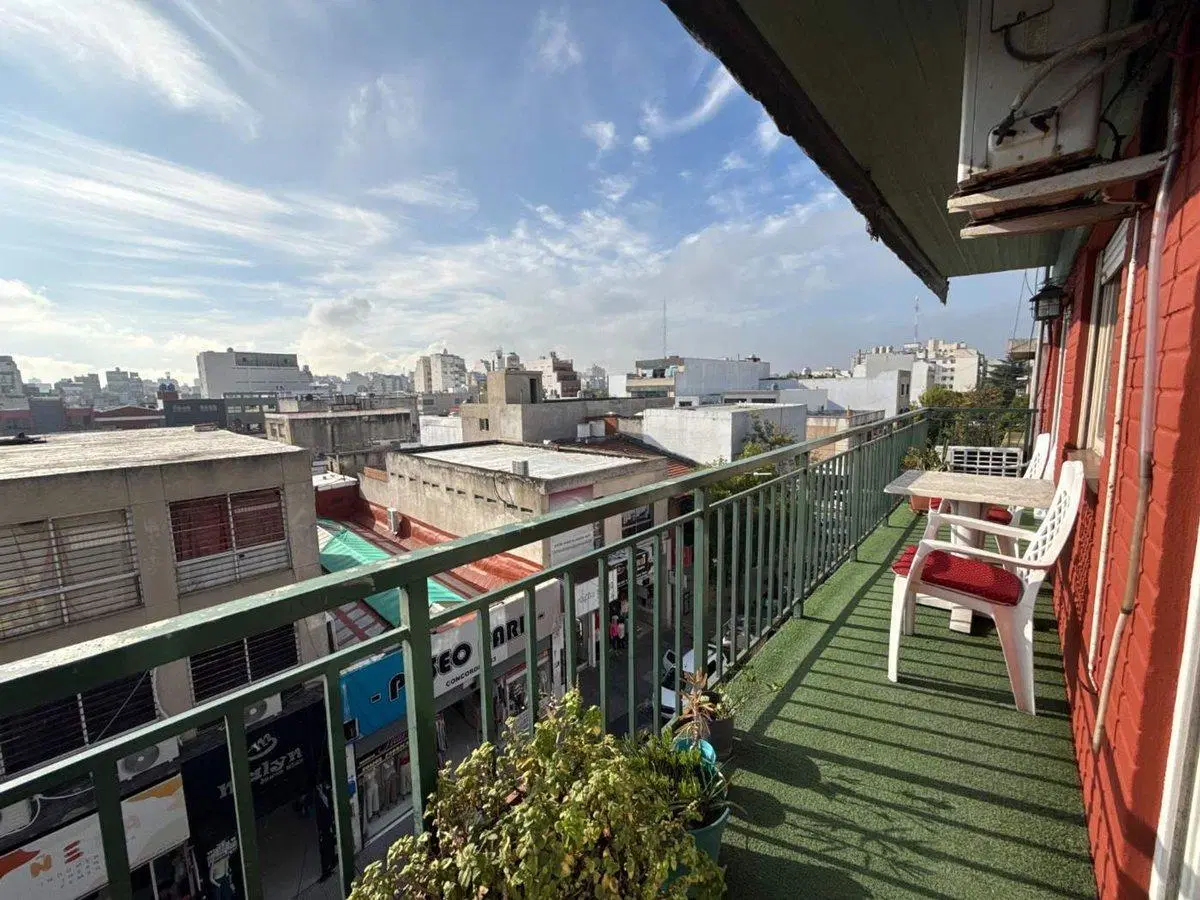 DEPARTAMENTO 4 AMBIENTES CON BALCON FLORESTA 4