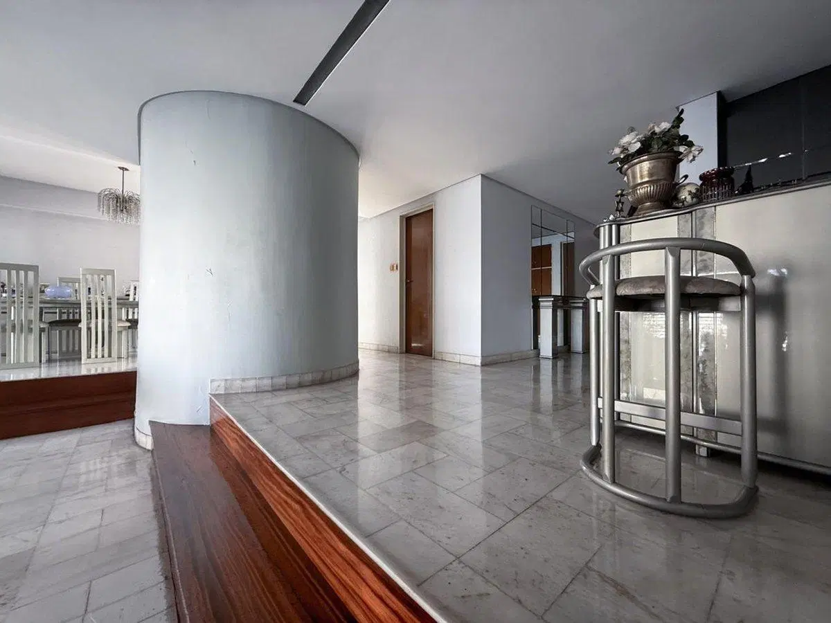 VENTA PISO DE CATEGORIA - 6 AMBIENTES EN FLORES 5
