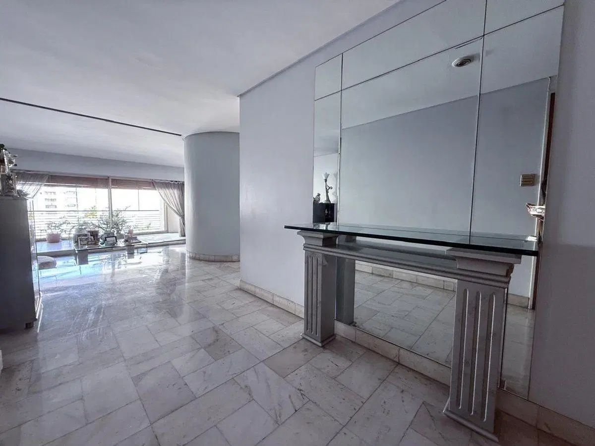 VENTA PISO DE CATEGORIA - 6 AMBIENTES EN FLORES 3