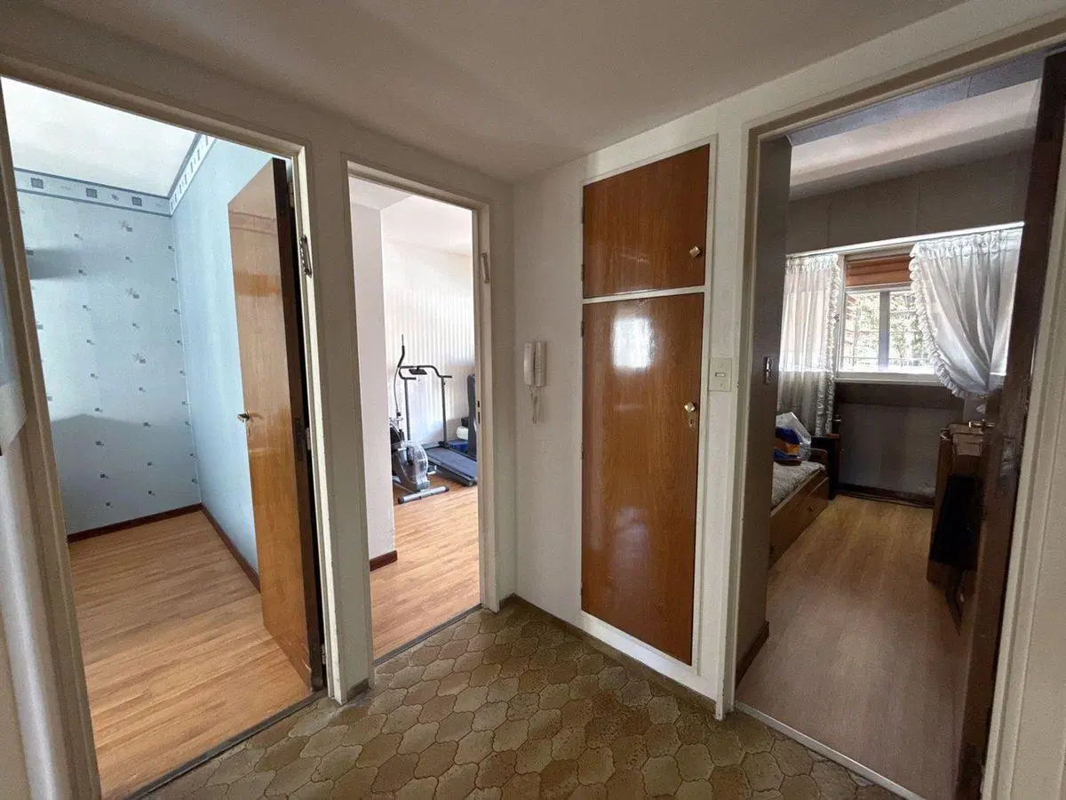VENTA PISO DE CATEGORIA - 6 AMBIENTES EN FLORES 2