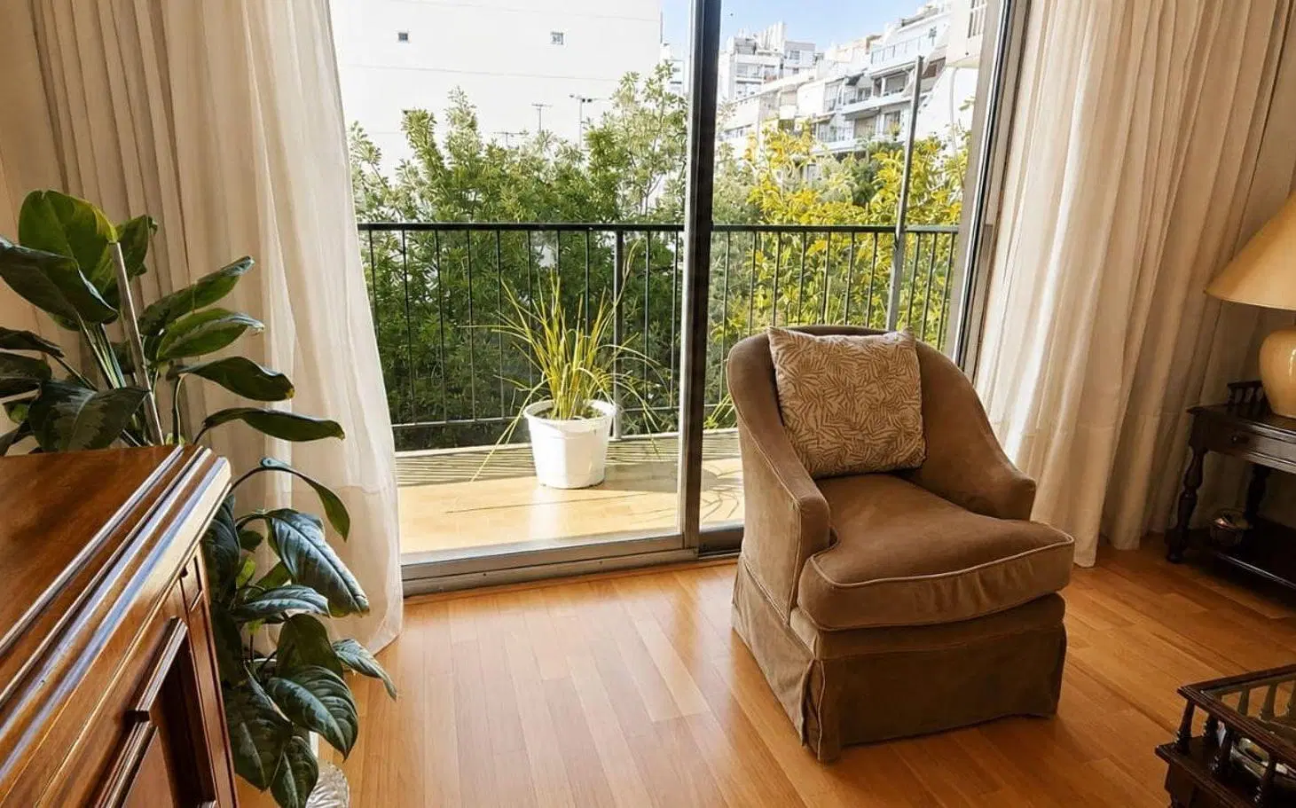 Venta   4 Ambientes dependencia balcon cochera 3