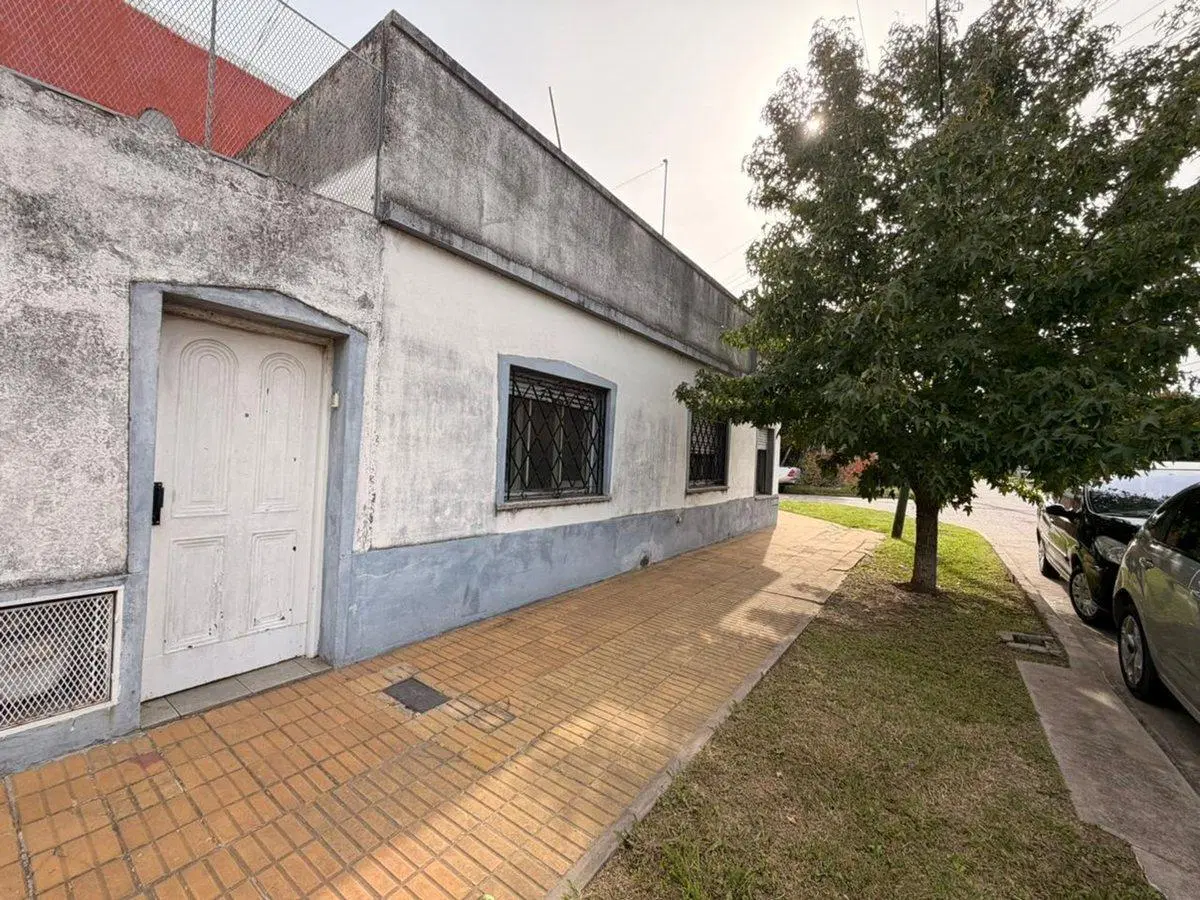 CASA EN VENTA 5 AMBIENTES CON LOCAL APTO CREDITO 3