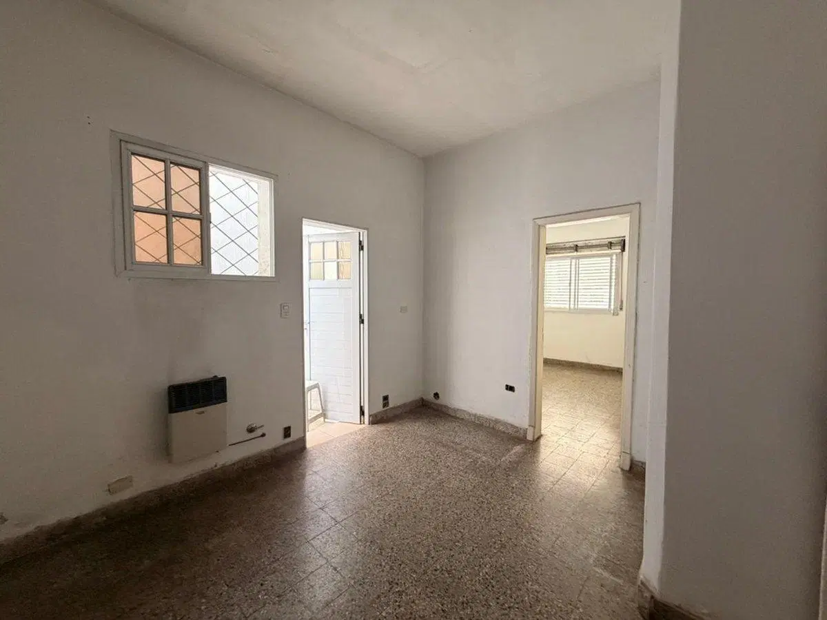 CASA EN VENTA 5 AMBIENTES CON LOCAL APTO CREDITO 2
