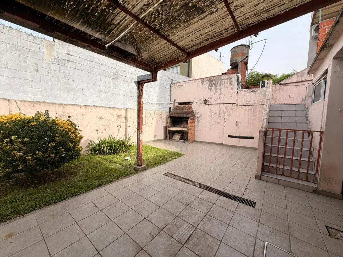 CASA EN VENTA 5 AMBIENTES CON LOCAL APTO CREDITO 5