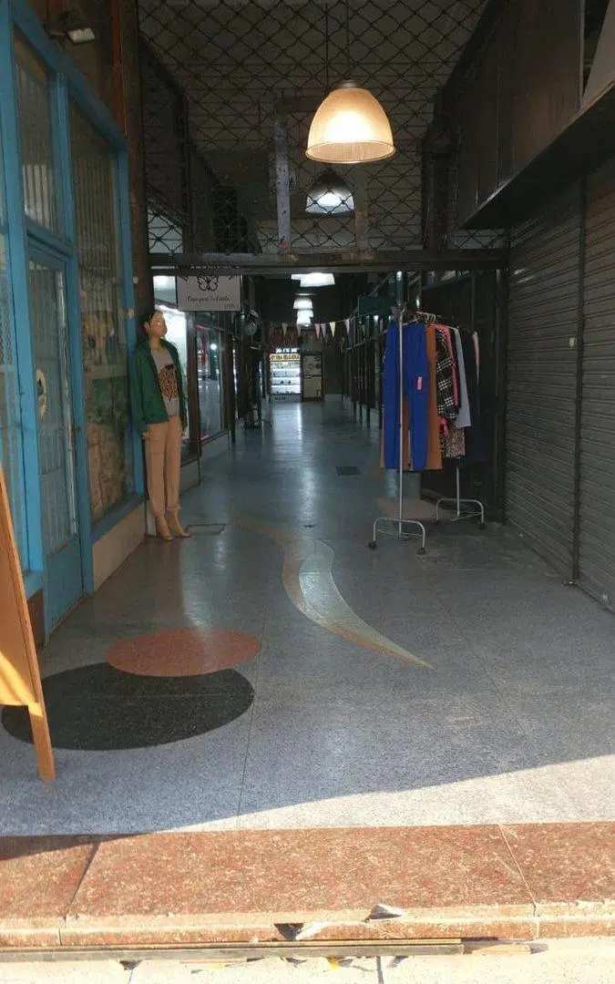 VENTA DE LOCAL EN GALERIA FLORES 4