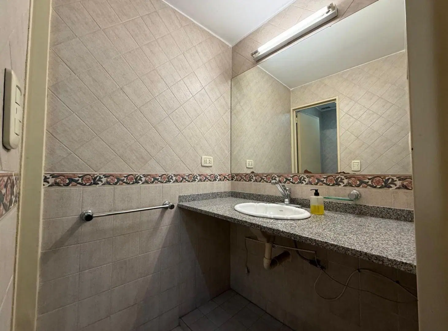 VENTA LOCAL COMERCIAL ZONA ESTRATEGICA- PATERNAL 8