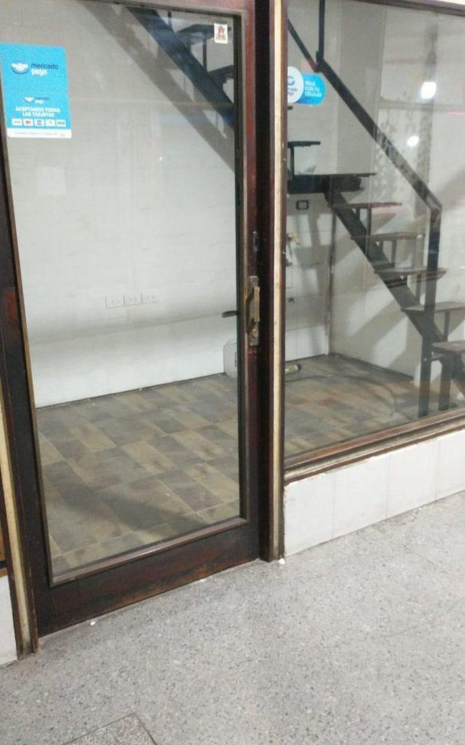Foto de VENTA EN ALQUILER EN GALERIA BAJO FLORES, imagen 4
