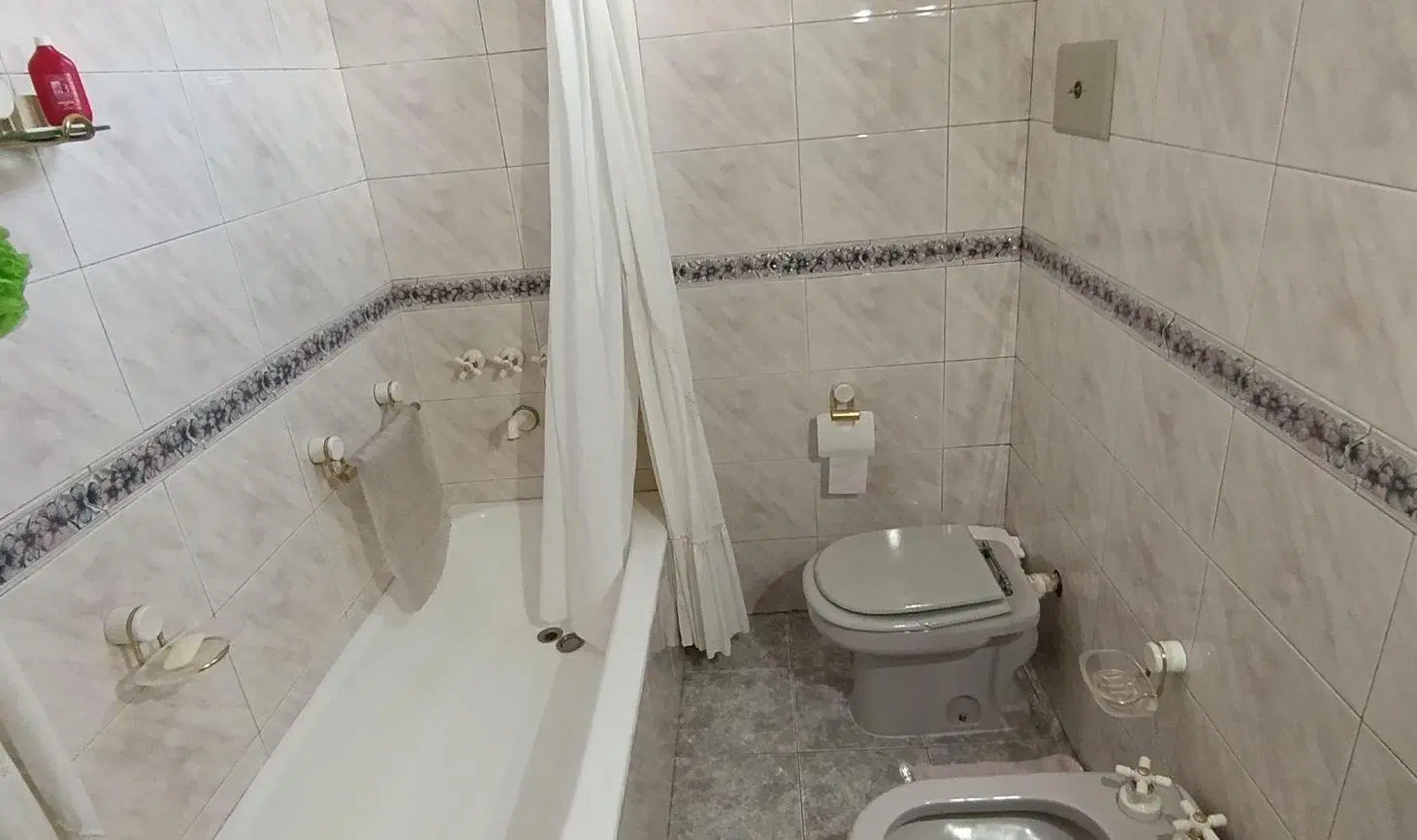 VENTA CASA 4 AMBIENTES CON PILETA EN LOTE PROPIO 2