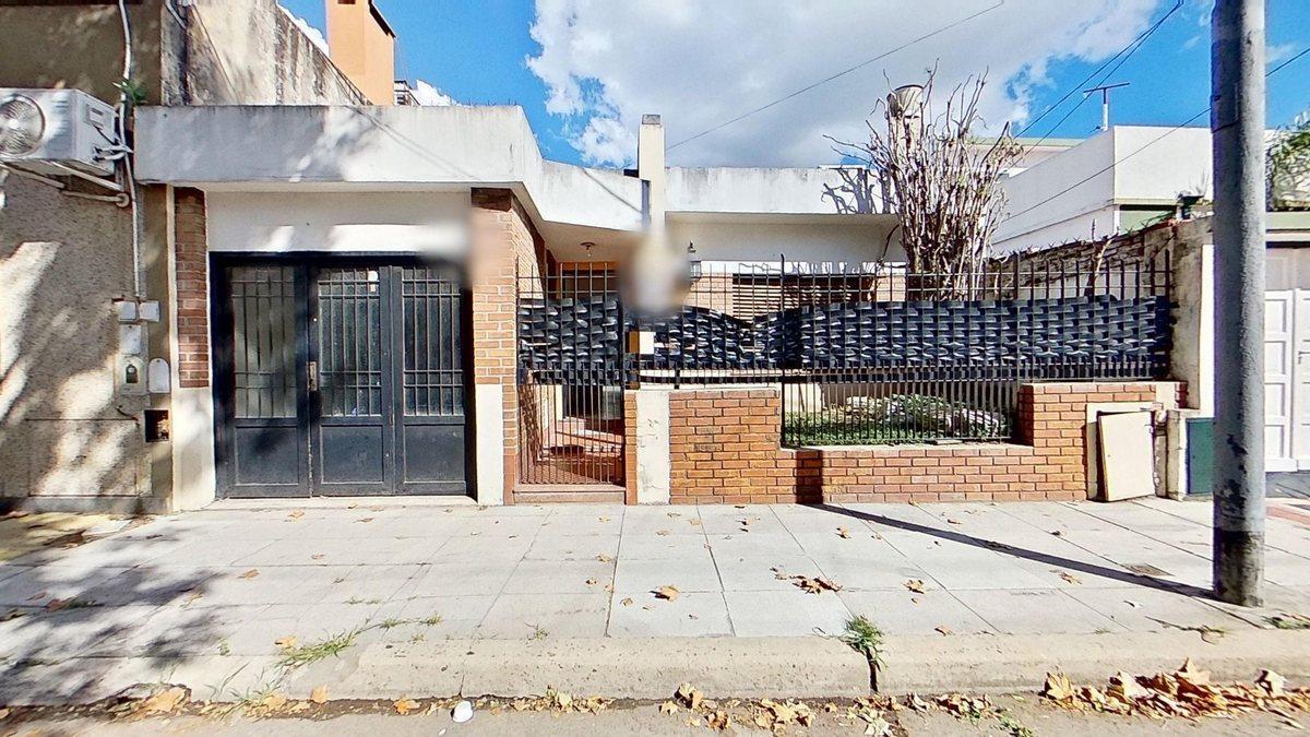 Foto de CASA 3 AMBIENTES VENTA FLORESTA + 2DA VIVIENDA, imagen 2