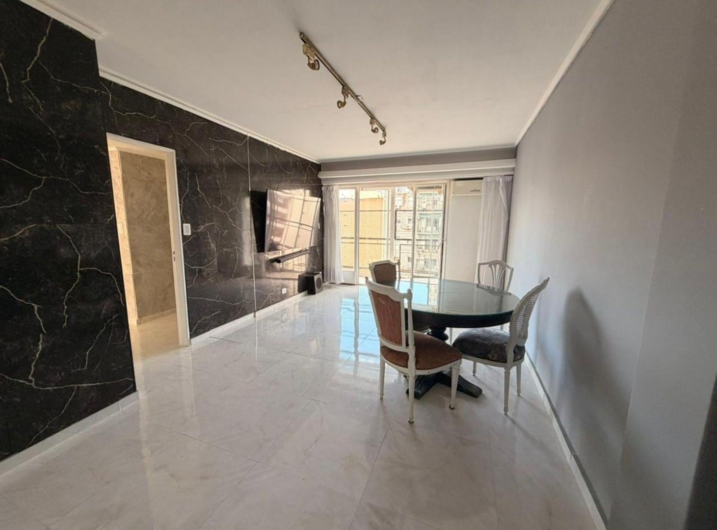 Foto de DEPARTAMENTO 4 AMBIENTES CON BAULERA EN CABALLITO, imagen 2