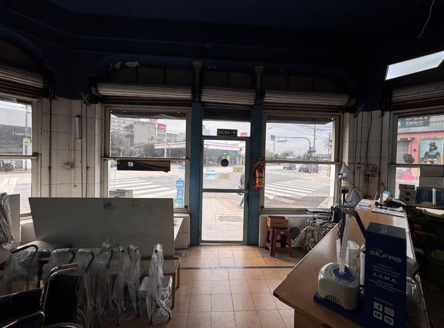 Foto de VENTA LOCAL EN ESQUINA SOBRE AV. LA PLATA, imagen 5