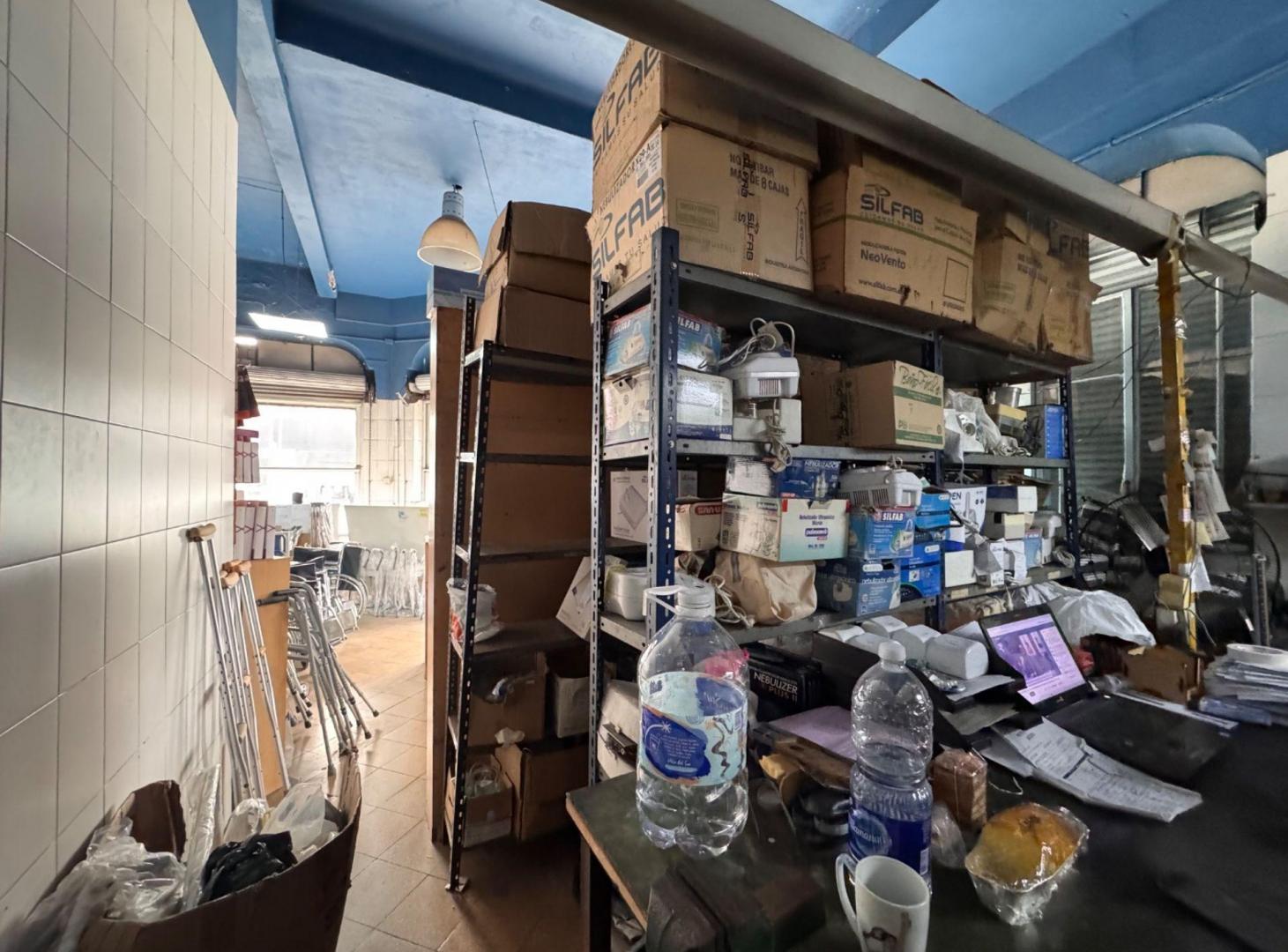 Foto de VENTA LOCAL EN ESQUINA SOBRE AV. LA PLATA, imagen 2