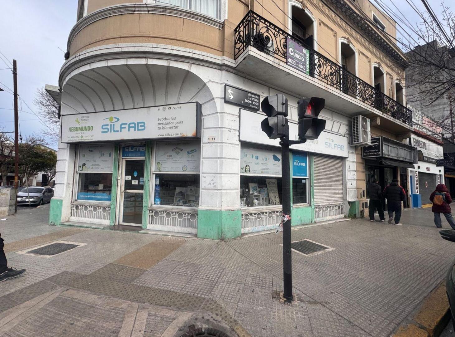 Foto de VENTA LOCAL EN ESQUINA SOBRE AV. LA PLATA, imagen 1