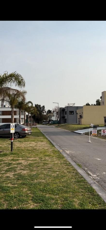 Lote en Barrio V. Federico Primero, Berazategui - Listo Para Escriturar 1
