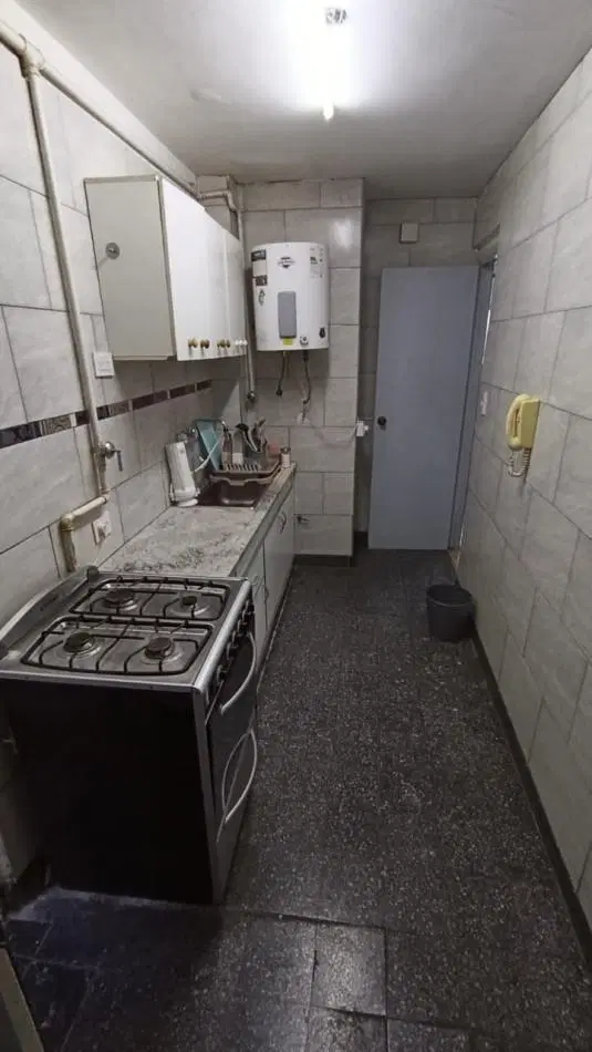 Departamento de 4 ambientes a 100 metros del Abasto 2