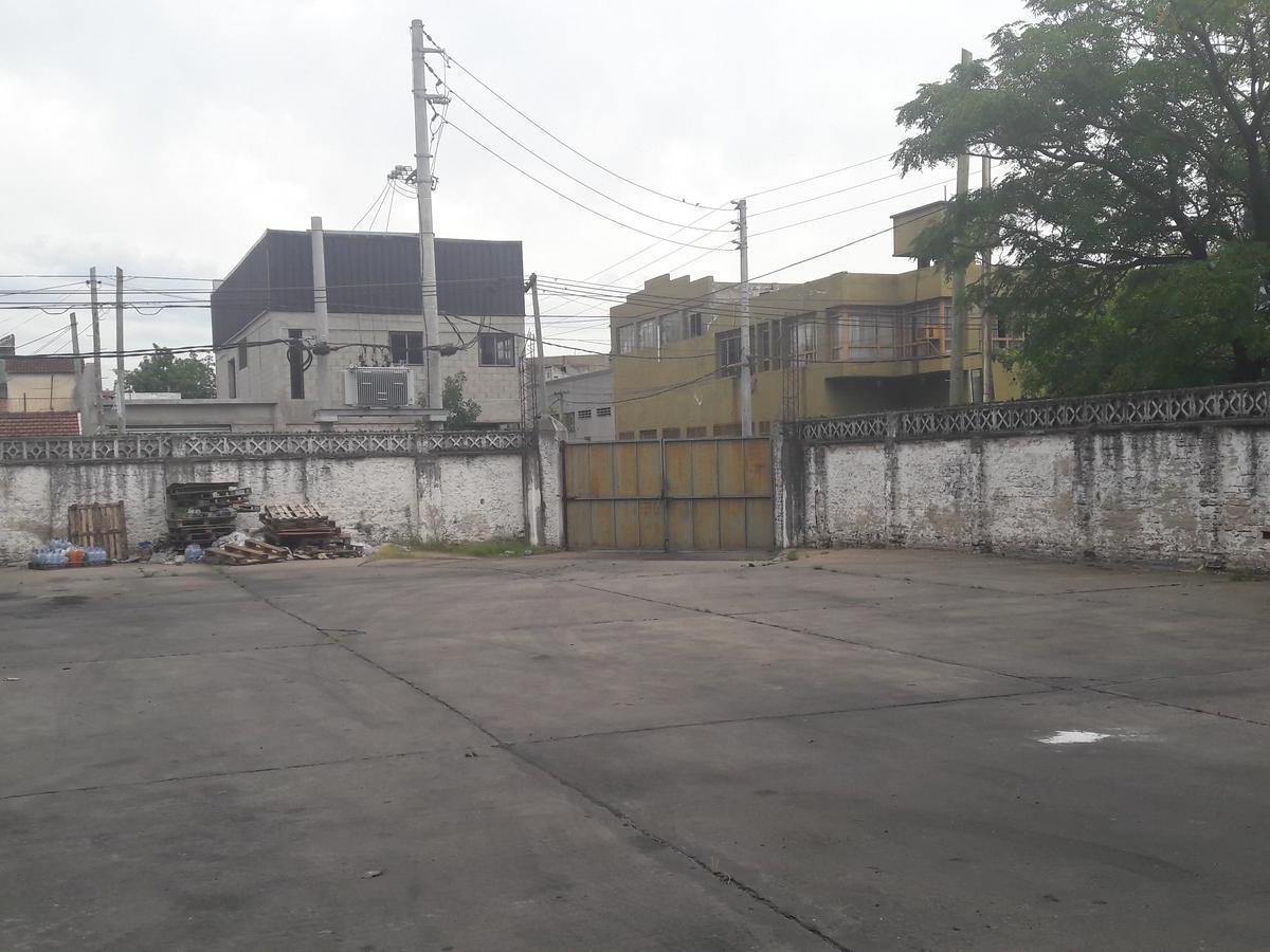 Depósito de 900 m² en Lomas del Mirador 2