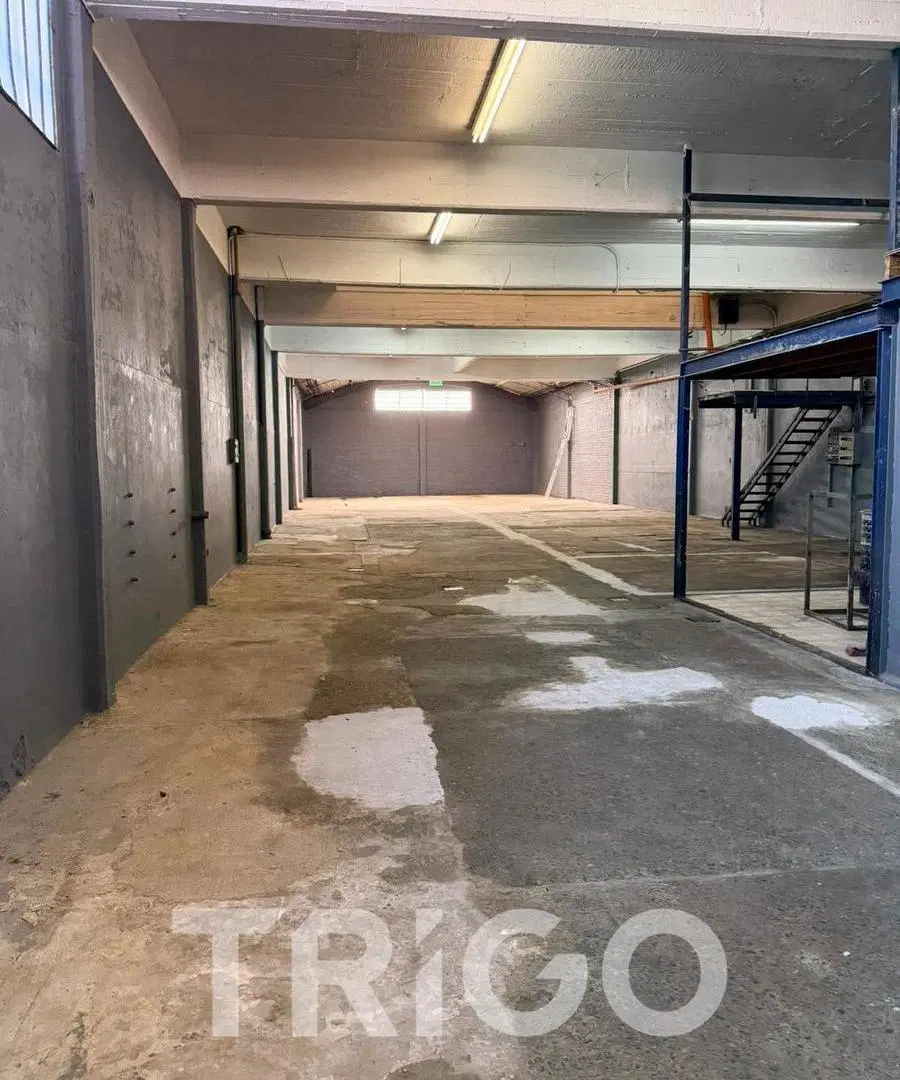 Depósito con oficinas en alquiler 800 m2 en PESOS en Caseros Autopista Acceso Oeste Avenida Alvear 3