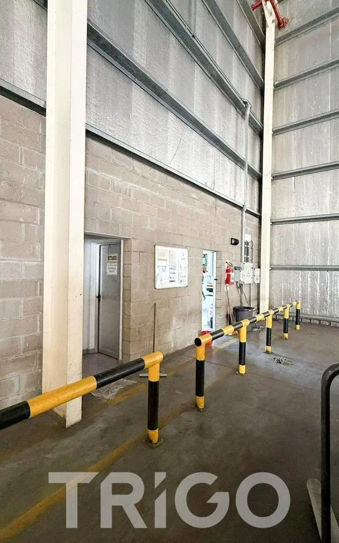 Nave Industrial en alquiler 3600 m2 en Moreno 7 min de Autopista Acceso Oeste Ruta 24 y 25 2