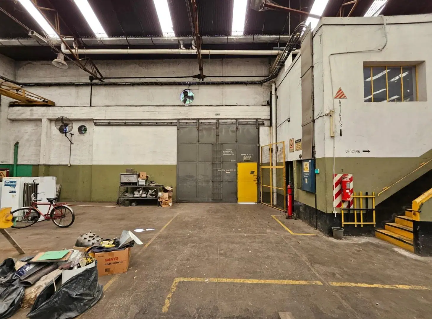 Depósito en alquiler o venta Pinieyro Avellaneda 2000 m2 - logístico o industrial con T3 muy bueno 2