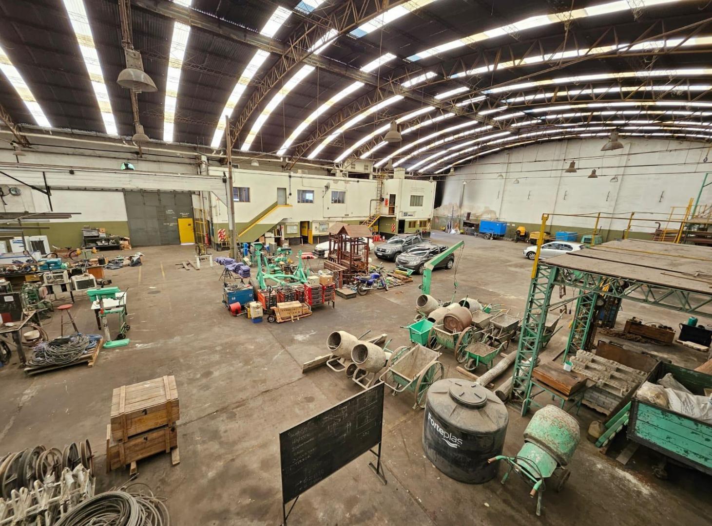 Depósito en alquiler o venta Pinieyro Avellaneda 2000 m2 - logístico o industrial con T3 muy bueno