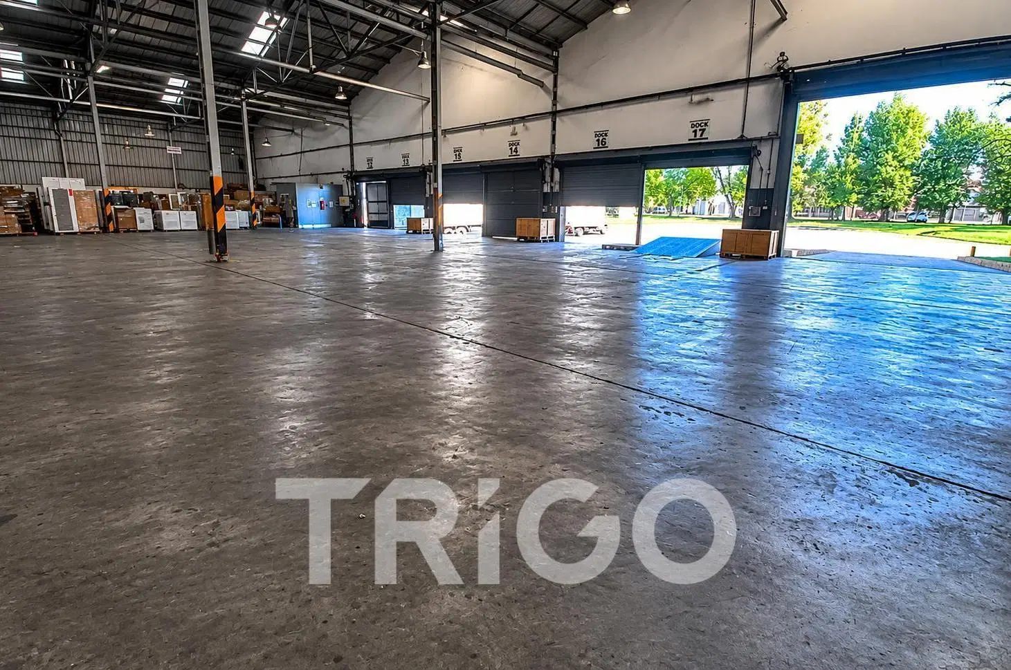 Depósito nave galpon de 5.770 mts en alquiler en Hurlingham Predio cerrado a 10 min Au. Buen Ayre 4