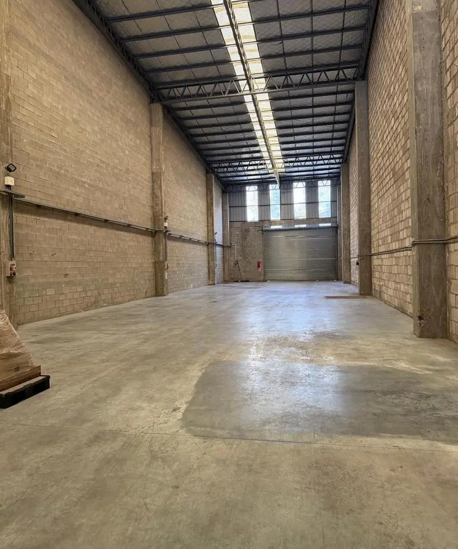 Excelente y único depósito de 600m2 cubiertos totales en Parque Industrial Morón 3