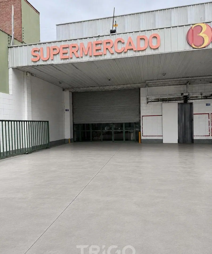 Local de 700m2 salida a dos calles 1